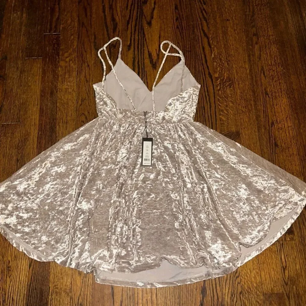 New Romeo and Juliet dress - Picture 2 of 4